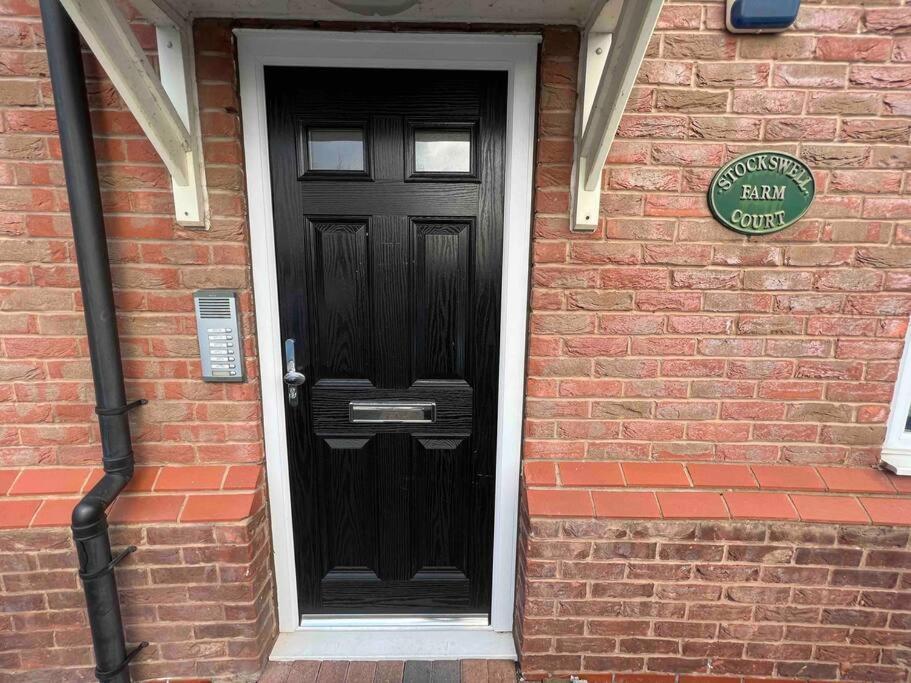 Viking Apartment Cronton Exterior photo